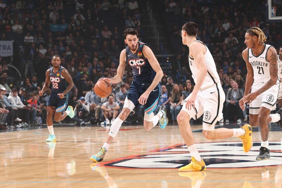 云开体育官网-紧追联盟第一！SGA伤停雷霆爆发冲突大胜篮网 麦凯恩21分加盟新高