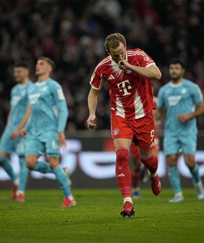 云开体育-迪亚斯独造5球成就百球里程碑，凯恩梅开二度，拜仁5-1霍芬海姆