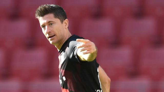 云开体育官网-演砸夺冠大戏不要紧，莱万进球与弗利克去留更重要