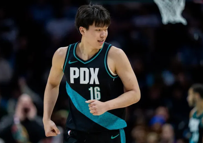 云开体育官网-仅上49秒！杨瀚森成笑话！开拓者无情弃用，球迷：小杨委屈了|波特兰开拓者队|犹他爵士队|中国篮球|杨翰森|篮板_新浪体育_新浪新闻