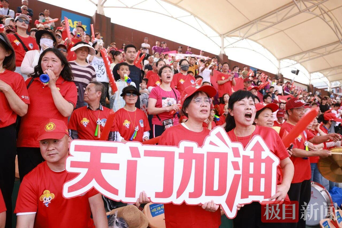 云开体育官网-天门队下场再战！拼到最后的你们也值得掌声与喝彩|足球|足球联赛|赛事|失利|比赛_新浪体育_新浪新闻